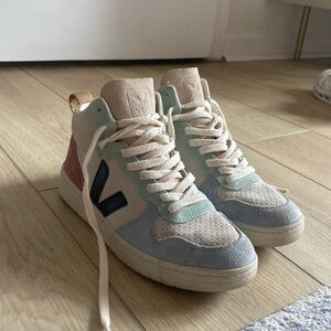 High top Veja sneakers